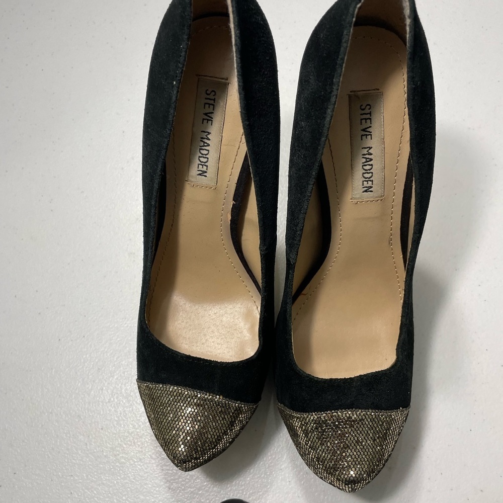 Womens Steve Madden Black Heels with Gold Toe size 7.5 SB-AL